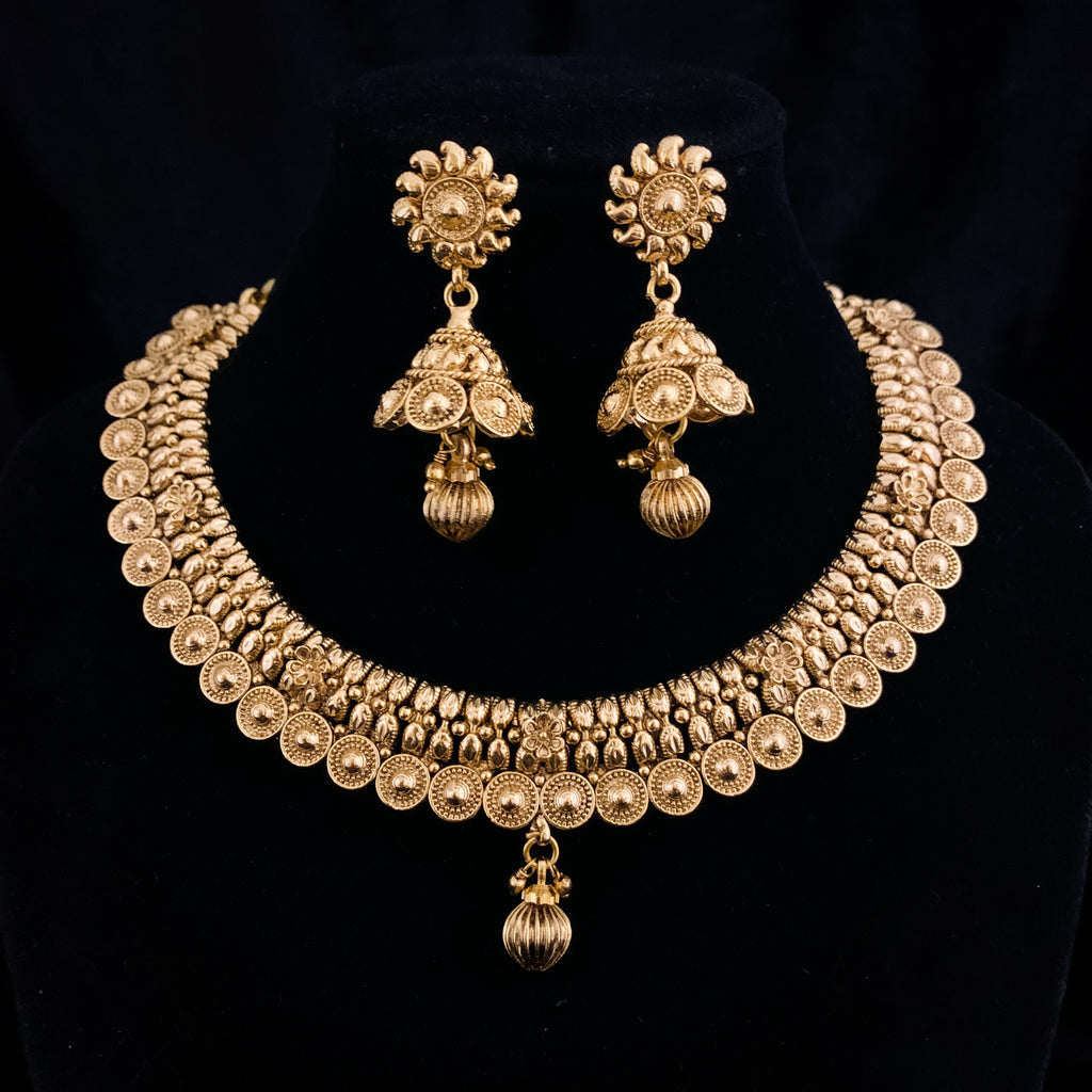 Light Gold Polish Necklace With Jhumka Earrings