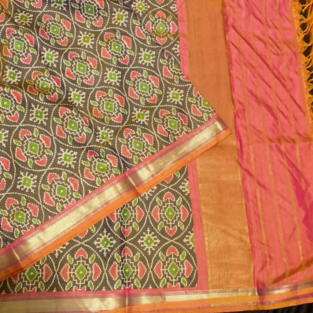 Captivating Pochampalli Ikkat silk Duppatta with zari Border